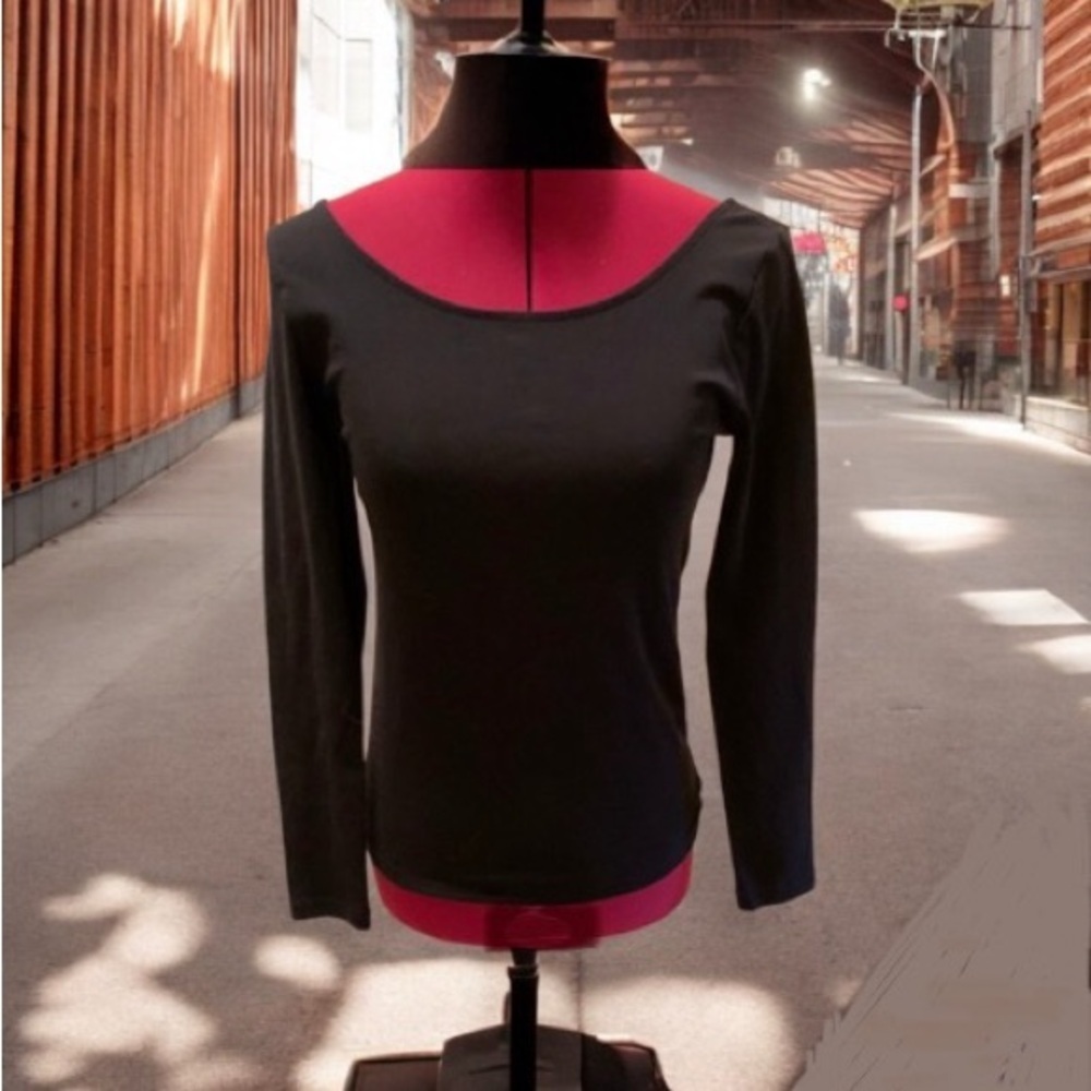 Black Fitted stretch Blouse scoop neck classic feminine long sleeve